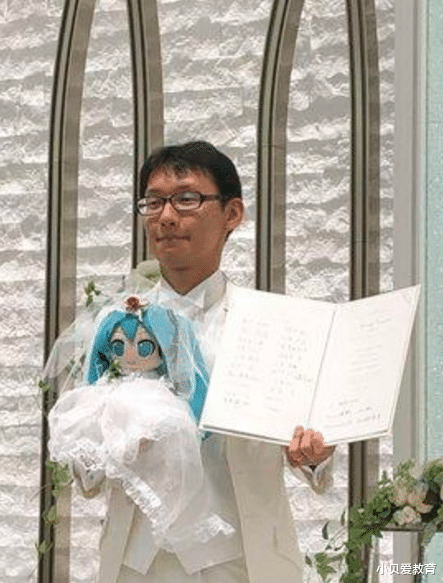 初音未来|宅男娶“初音未来”为妻，3年过去现状如何？感情淡漠暗自神伤？