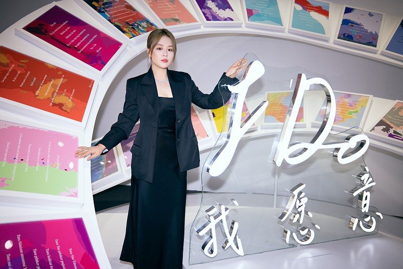 春夏穿搭|“因抑郁发胖”的马思纯依旧很美,西装配长裙挺职业范,超惊艳