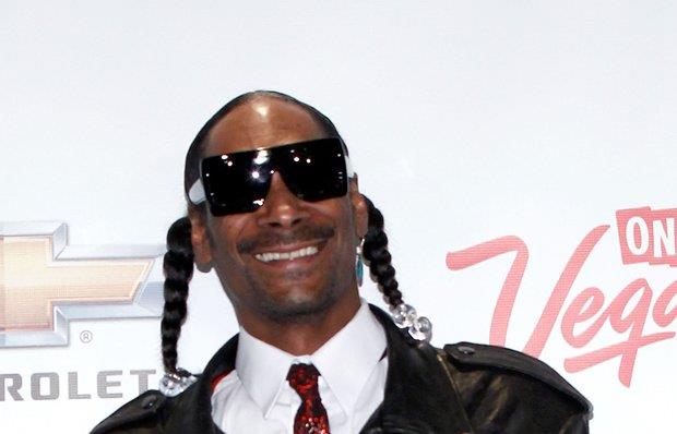 医生|脑门镶钻后，又有歌手钻开头骨植满大金链？网友嘲翻！