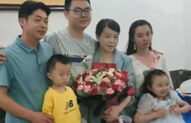 直播带货|田静直播带货被封，晒出古风视频心情大好，轻抚古筝画风超级美