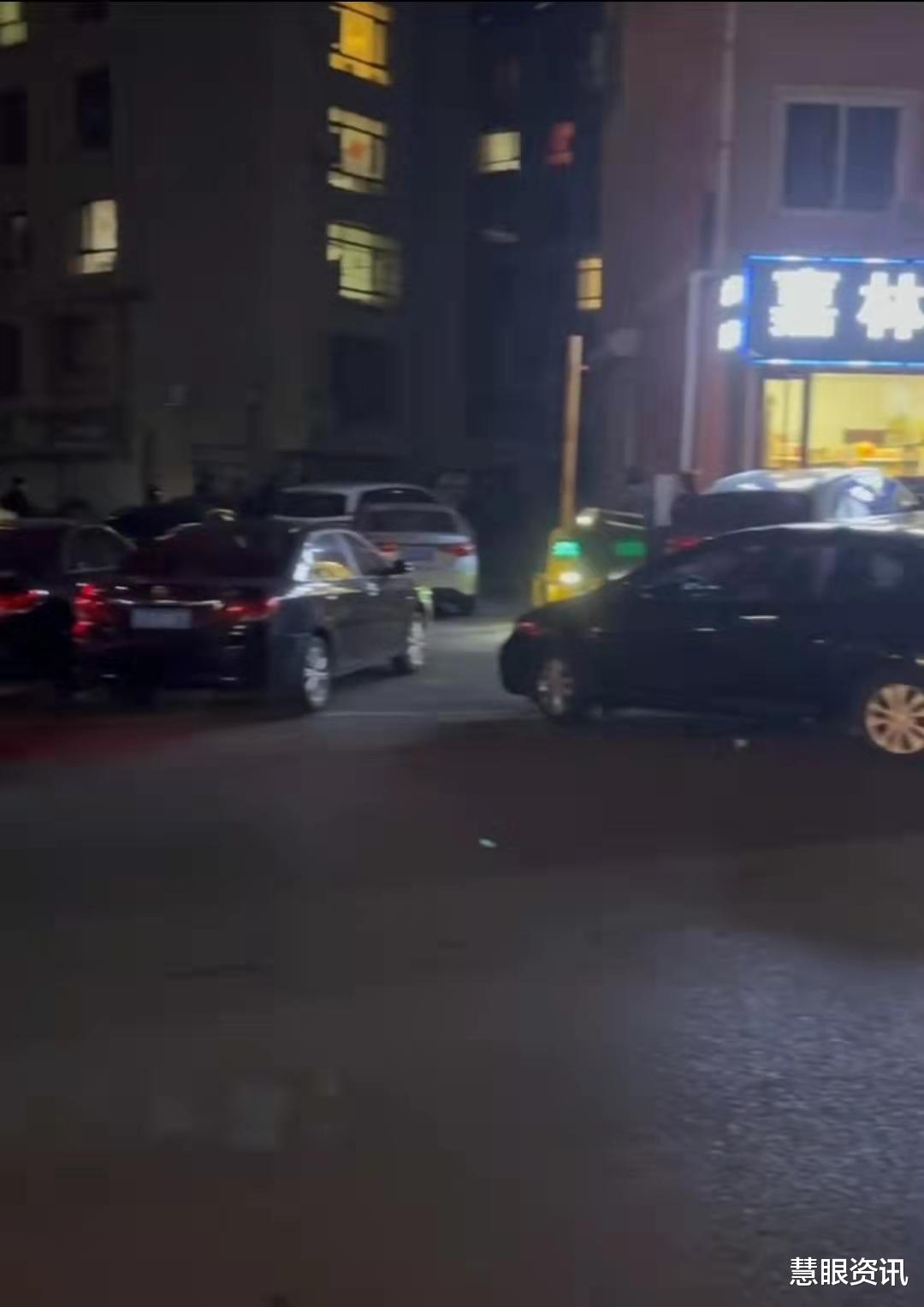 合理吗?大连一小区业主没买车库就不能开车进小区?小区物业做法引质疑