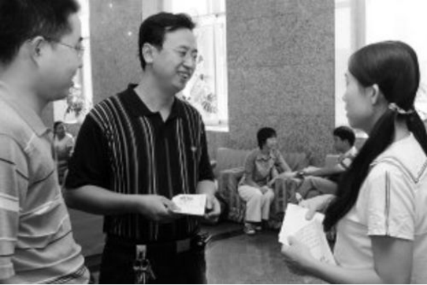 央视|天才少女庞秀玉，14岁登上央视，26岁携三子征婚：要求50岁的男人