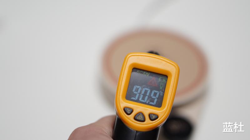 向物恒温暖杯垫，多喝热水可不只有男友会说