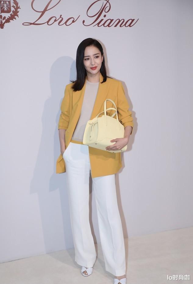 lo时尚咖|佟丽娅离婚后做“自己的主”，纯黑西装裙真有气势，独立又自信