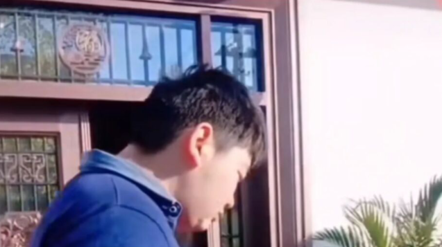 孙佳雨|离婚后，陈亚男和父母拎着礼物再去朱楼村，大衣哥夫妇笑脸接待