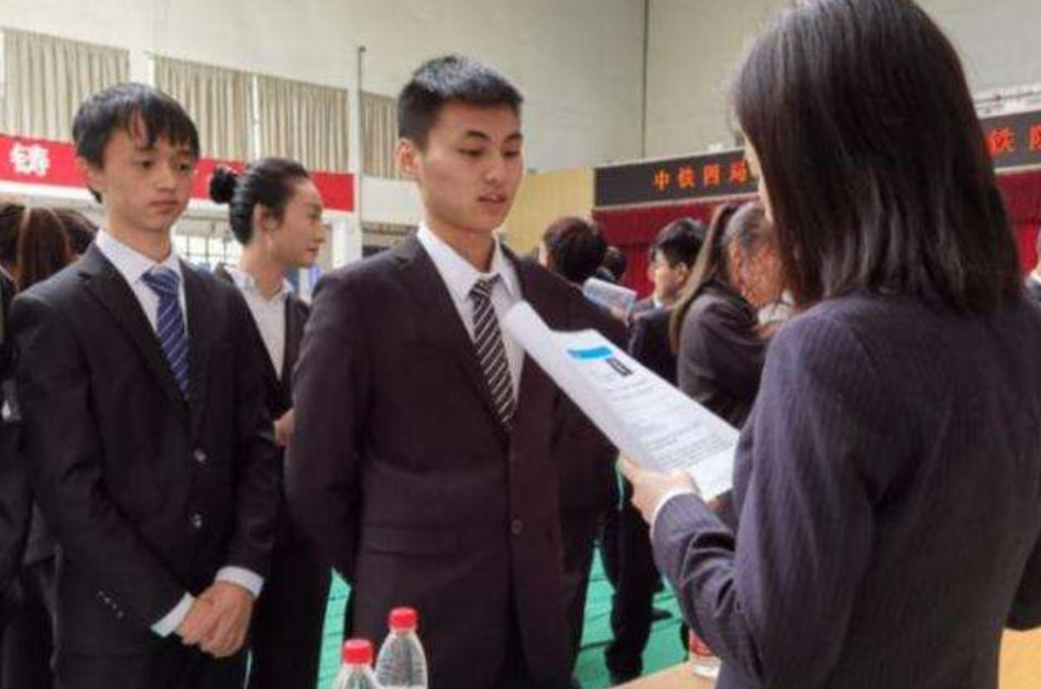 央企|央企总部招录名单，51人中无一人是硕士，难道硕士也不吃香了