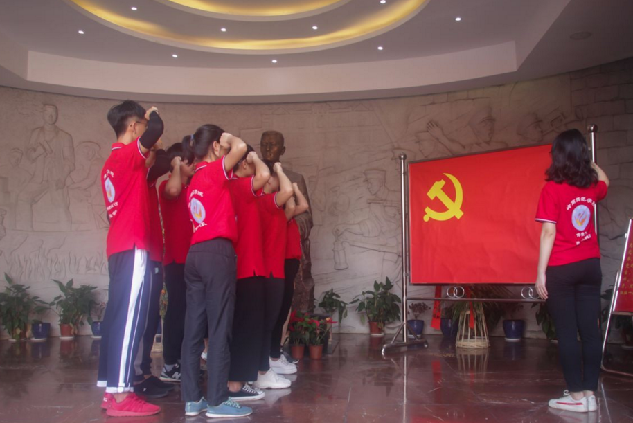 |“中铁集团”公开招聘，工作稳定且月薪丰厚，符合条件的学生可选