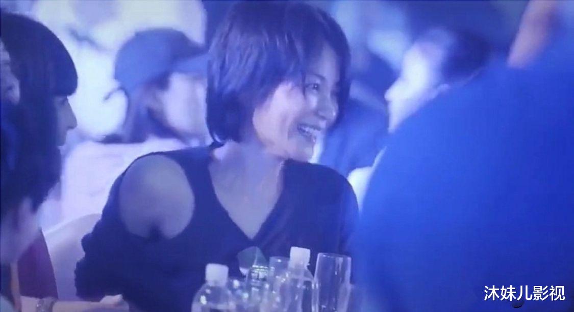 王菲|王菲的真实素颜，皮肤绷紧一点不自然，还没普通老奶奶看着舒服！