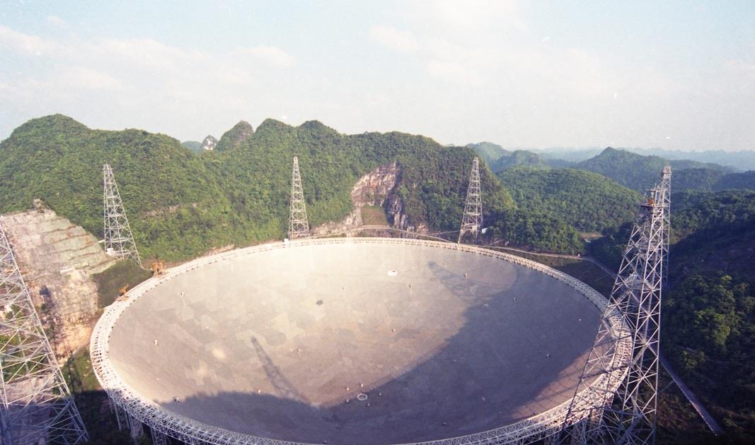 只为调好角度 实拍“中国天眼”，接收面积相当于30个足球场，现对全球开放