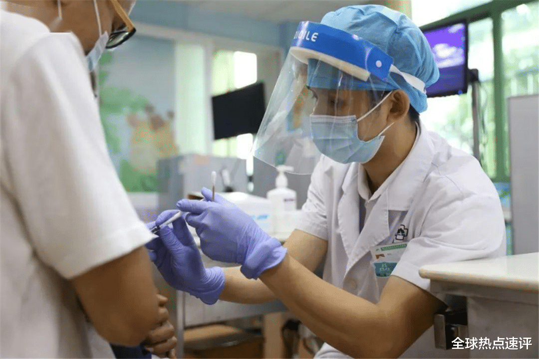 全球热点速评 近百人接种无一幸免，辉瑞疫苗遭“打回原形”？当地质疑：保护率为0%！