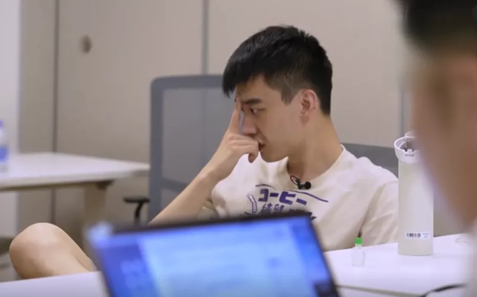 InsDaily|这个男人越“阴阳怪气”,网友就越喜欢!