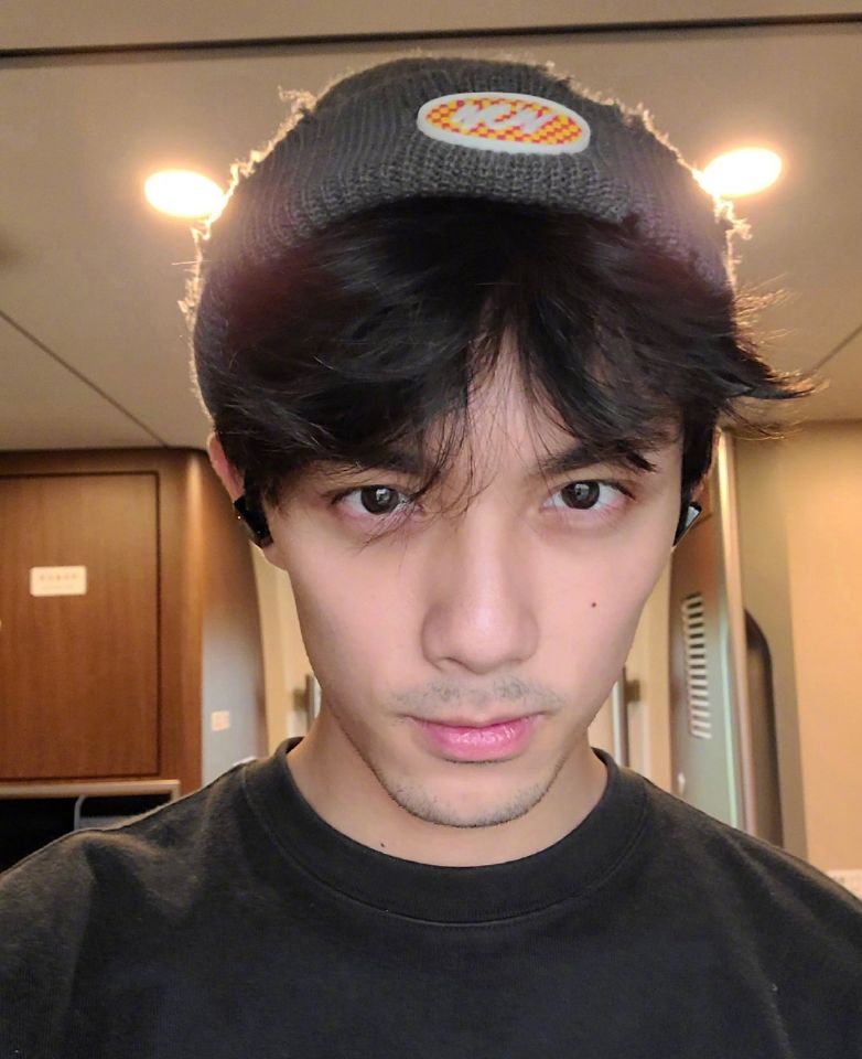 吴磊|杨洋: 我卸妆了，肖战: 我卸妆了，吴磊: 我卸妆了，张哲瀚: 你们聊