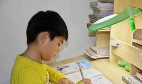 萌听小c姐|小学生作文《祖国》走红，短短3行25个字，令不少网友感动
