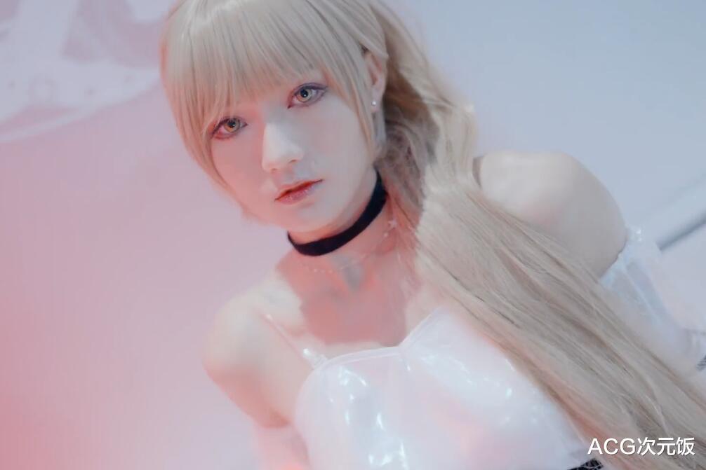 coser|Coser参加漫展入戏太深,路人老奶奶误会其真的断腿,起身让座