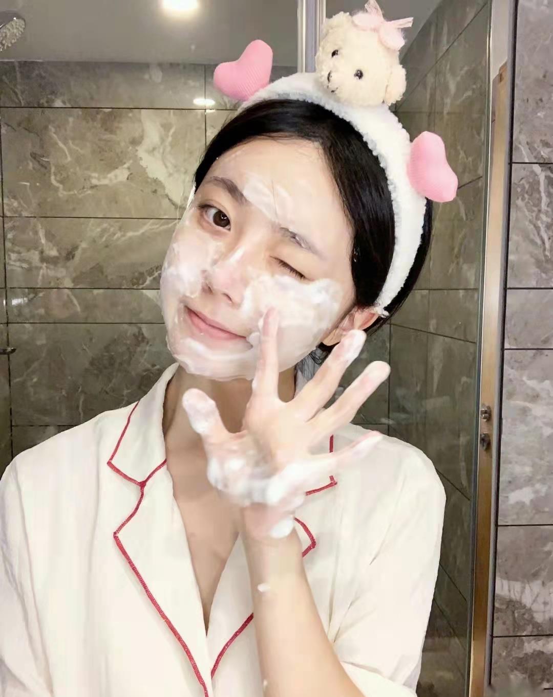 洗面奶 5款公认好用的洗面奶：AOEO温和不刺激，香奈儿山茶花小贵但好用