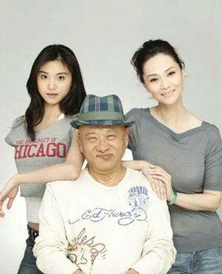 王菲|76岁知名主持人被曝晚景悽凉，小18岁妻子携女双双失联