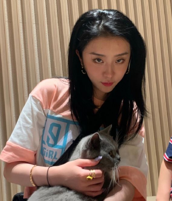 赵小棠|THE9字迹，孔雪儿放飞自我，赵小棠工整，看到虞书欣：字如其人