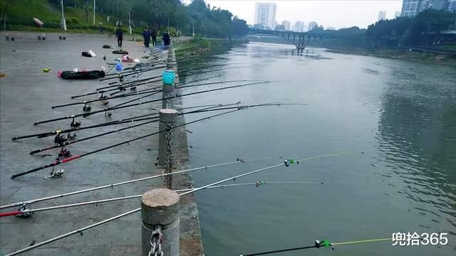 广西|广西一河道成垂钓乐园，带上了帐篷和锅碗瓢盆，路边直接叫卖鱼获