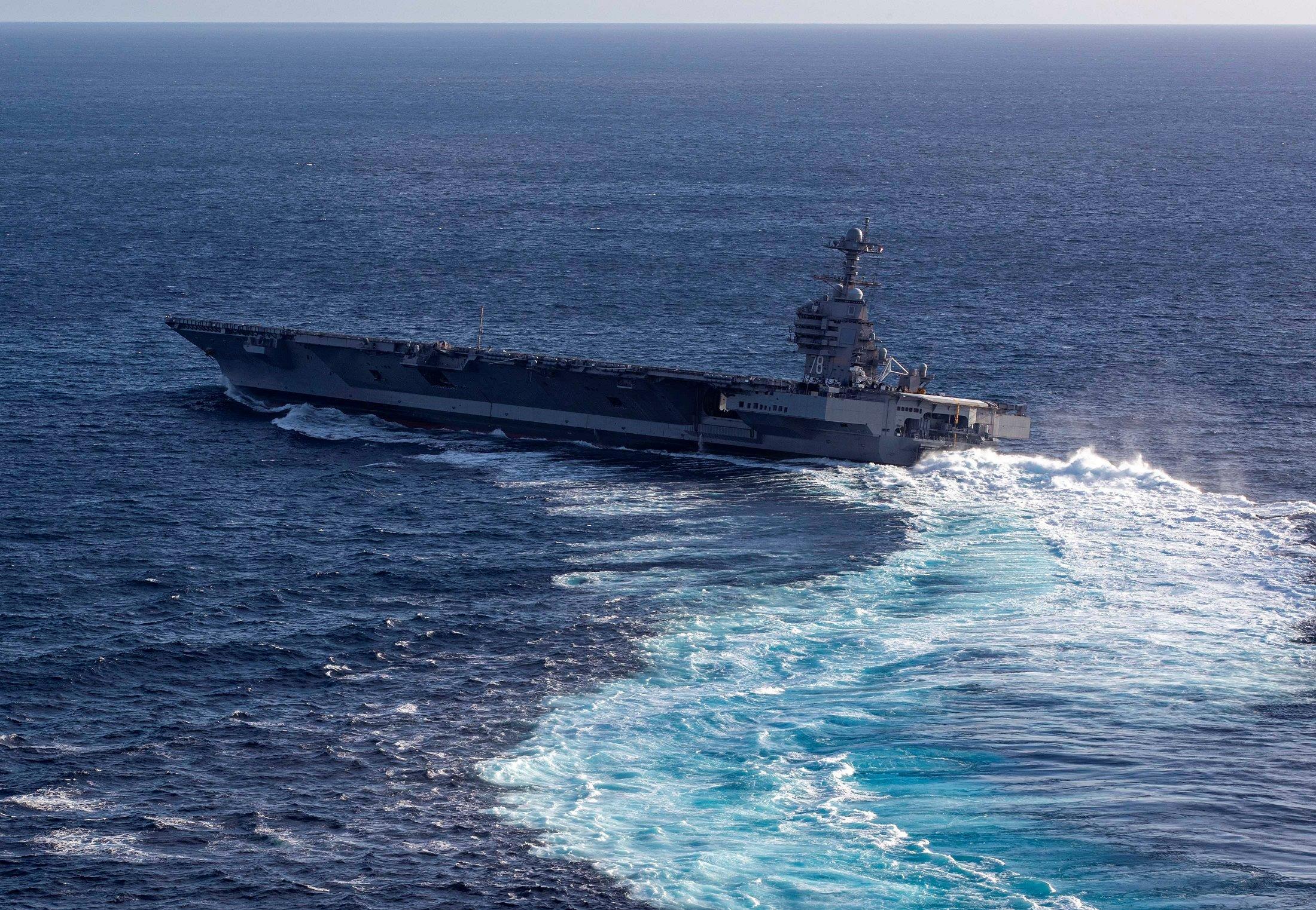 美军|美军航母兵，没事可以拿着鱼竿钓鱼，中国航母兵也可以吗？