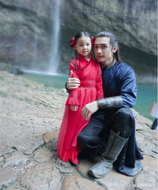 黄杨钿甜|嘉行旗下的这名小演员，出演3部热剧却不红，今10岁长成小美女