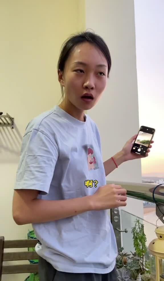 邵雨轩|全网粉丝4000多万，95后“贝勒爷”为什么这么火？