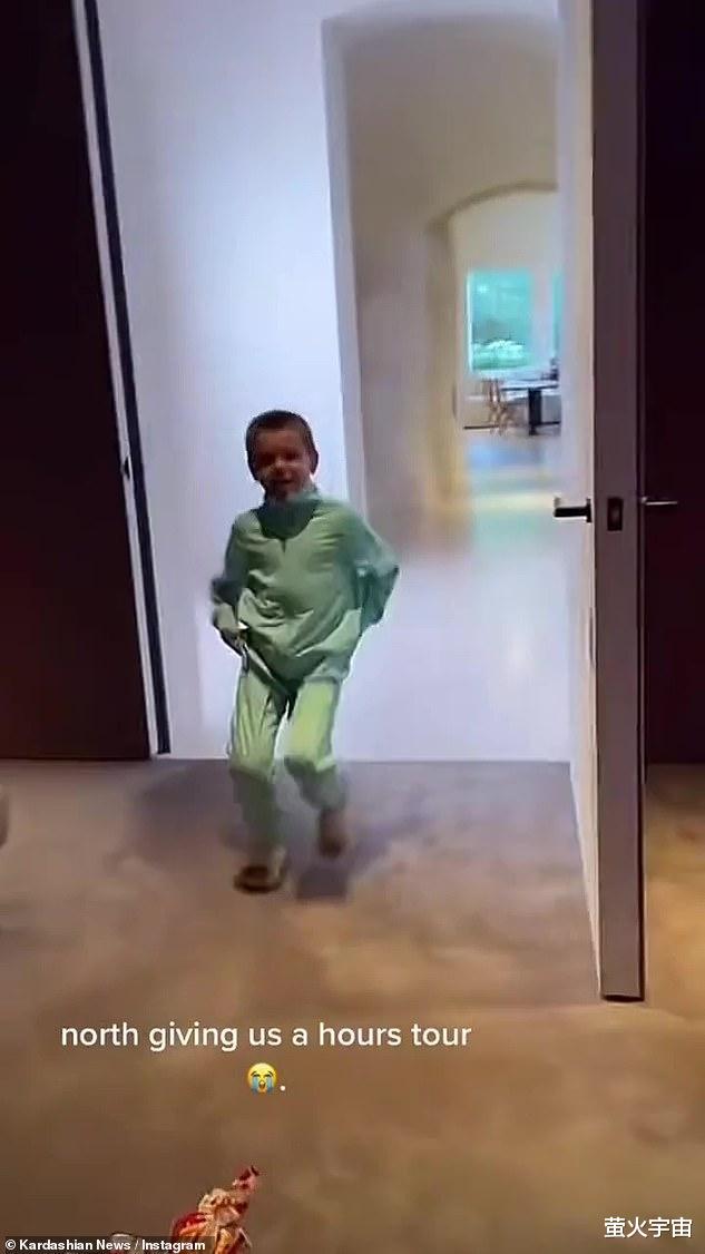 金·卡戴珊|金·卡戴珊8岁女儿北方在TikTok直播，泄露妈妈躺床样子