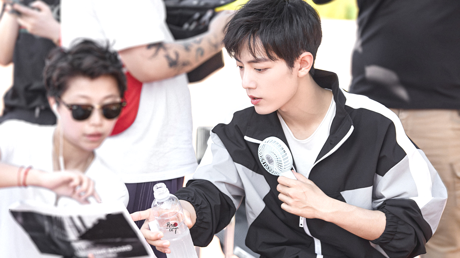 肖战|气愤！肖战无故被带节奏，配音圈的路知行翻车，破口大骂网友是“屌丝”