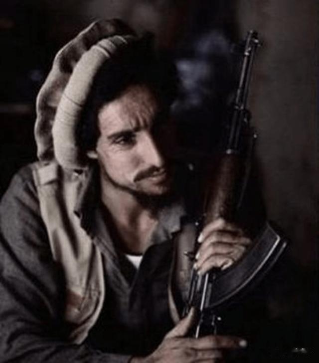 阿富汗|阿富汗游击战大师曾仔细学习中国革命史：2001年9月9日马苏德遇刺