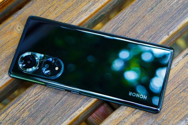 华为荣耀|国产手机诞生黑马，连续17天销量冠军，好评率达到97%