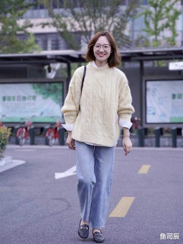 鱼司辰|秋天如何穿出高级感？用毛衣内搭白衬衫和牛仔裤，照看都好看