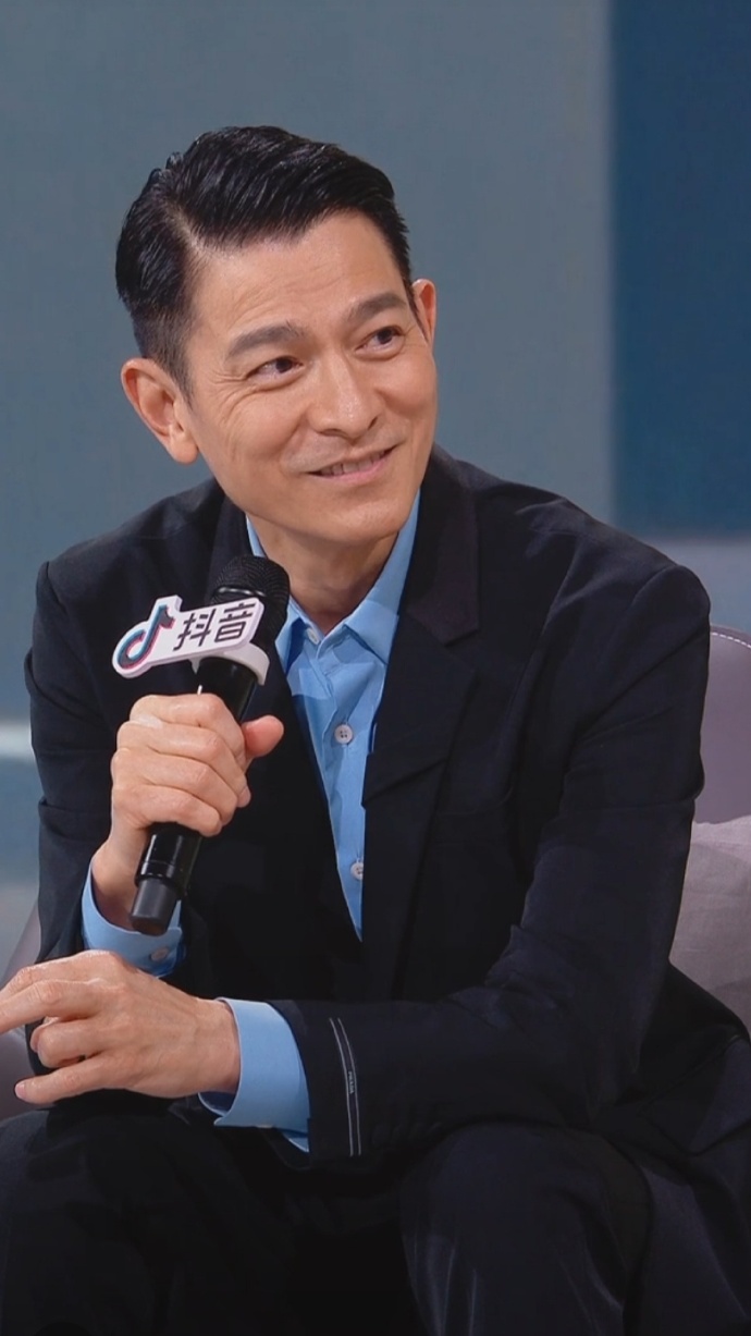 刘德华|刘德华出道四十周年直播！破1亿人次观看，这才是时代真顶流