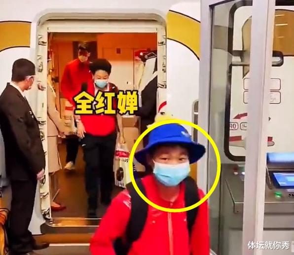 隔离|真丰盛!全红婵的隔离餐曝光,鱼+肉+蛋+面条,难怪陈若琳会担心