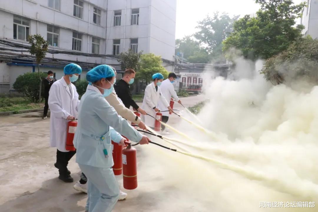 河南经济论坛编辑部 宝丰县医疗健康集团人民医院开展消防应急演练