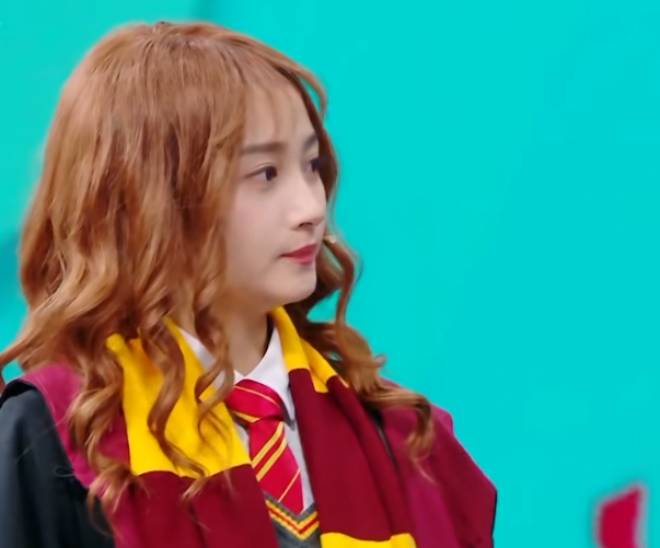 关晓彤|《王牌》最没情商嘉宾，频繁揭关晓彤的底，还误伤鹿晗？导演直摇头