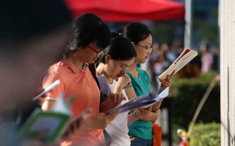 勇往直前的潇潇|补课是为了考清华北大吗?家长:不,只为了能上普通高中!