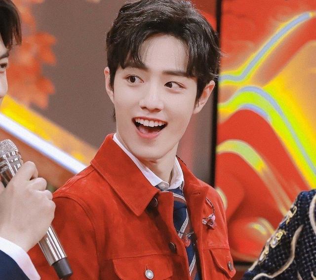 肖战|肖战成大年初一最忙的艺人，“分身”亮相三大平台，忙得不亦乐乎