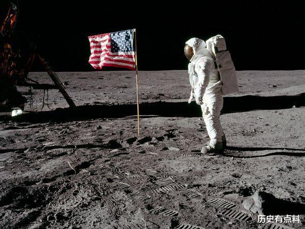 蚊子 为何中国带回的月壤是彩色，NASA的却是灰色？难道美国登月是假的？