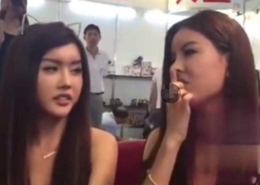 By2|By2遇风波后首现身，两姐妹裹得超严实认不出，不受影响奔波工作