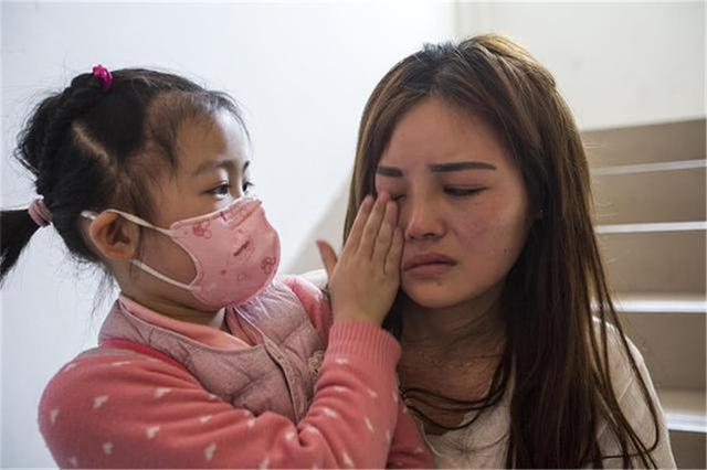 歪妈亲子故事|“你来5次，爸爸打妈妈3次”，10岁孙子质问，奶奶终于红了脸