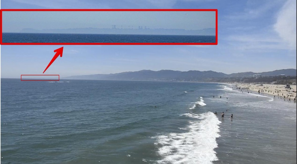 科学家 真实，幻像？阿拉斯加UFO被拍到，大如岛，像天空之船，掠海航行