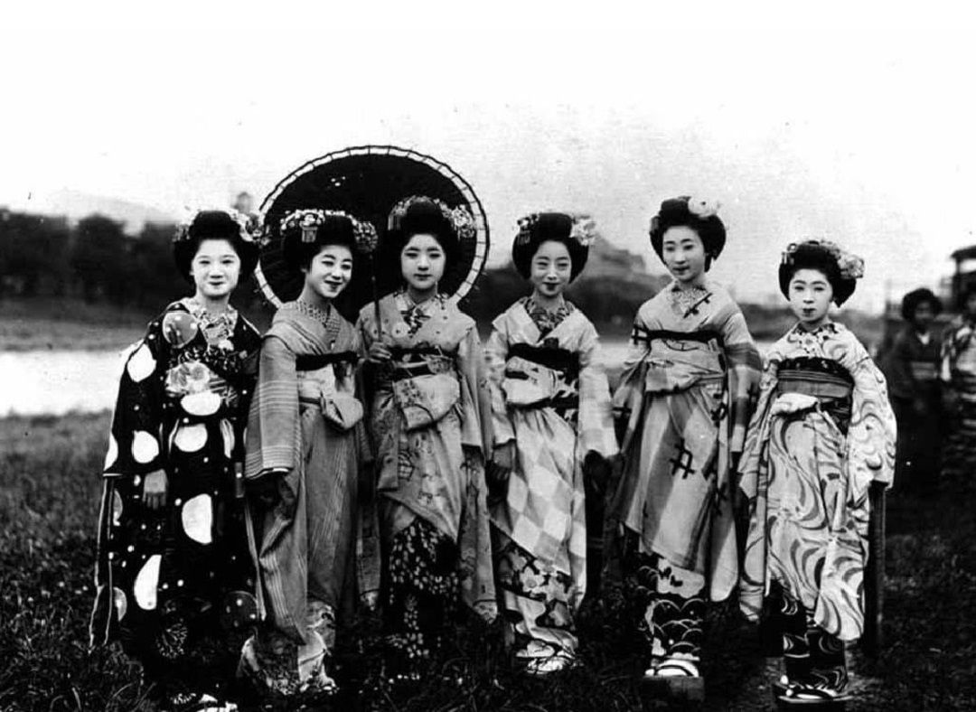 日本女性在二戰時為瞭激勵軍隊作戰，做法有多瘋狂？-圖2