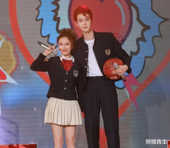 谭松韵|快乐大本营，钟汉良谭松韵营业满分，李兰迪赖冠霖成背景板！