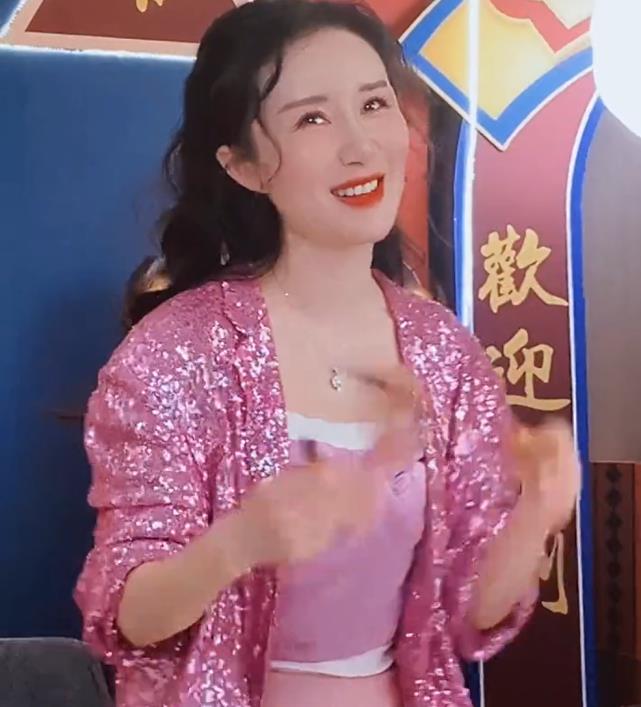 辛晶晶说|舒畅为博眼球直播卸妆，低头卸妆抬头就敷面膜，被吐槽卸了个寂寞