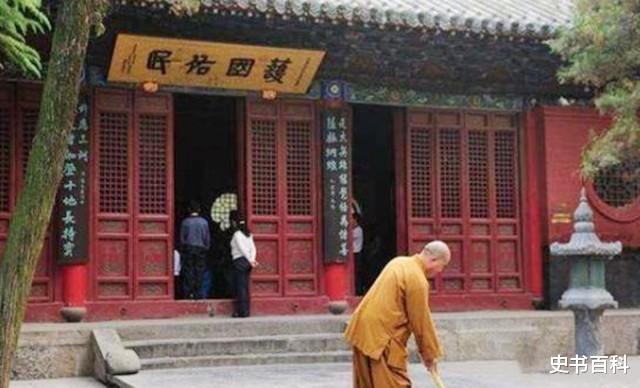 70年代女飞贼,拜老僧为师轻功了得,走上不归路,死时仅24岁