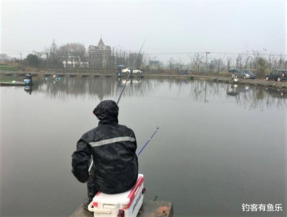 饵料|红虫是寄生虫不能钓鱼?冬季这样用红虫作钓,渔获翻番