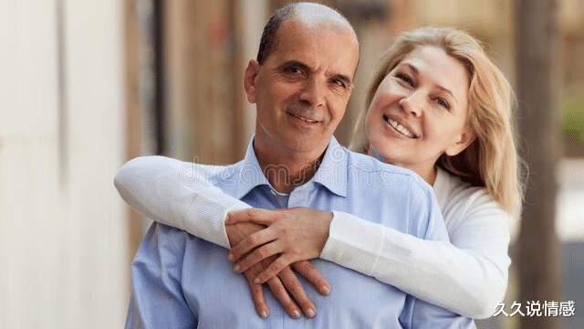 久久说情感|与丈夫常年闹矛盾，50岁女人出轨36岁小伙，倒贴积蓄却人财两空