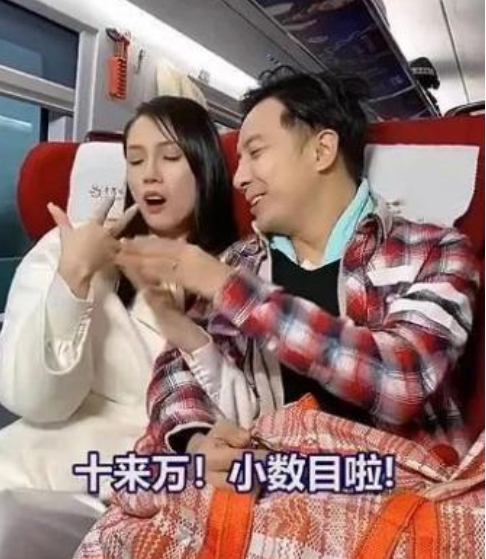 |靠收租走红的网红夫妻,两年红遍网络,真实身份被扒,网友:难怪