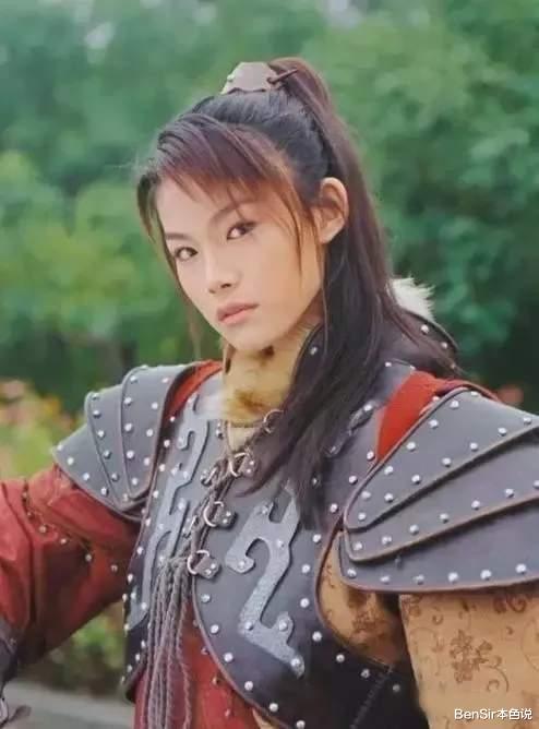 于娜|于娜，被海岩选中的那一刻起，人生就进入一个看似幸运的错误赛道