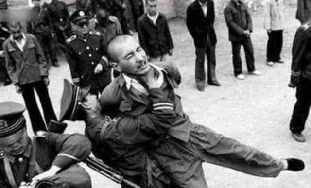 明儿说小|中国第一“贼王”，瘸着腿偷遍36趟火车，却不对这两类人下手