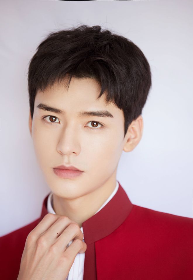 龚俊|周雨彤直言，女星不愿意和龚俊拍吻戏，原来宋伊人没有说谎